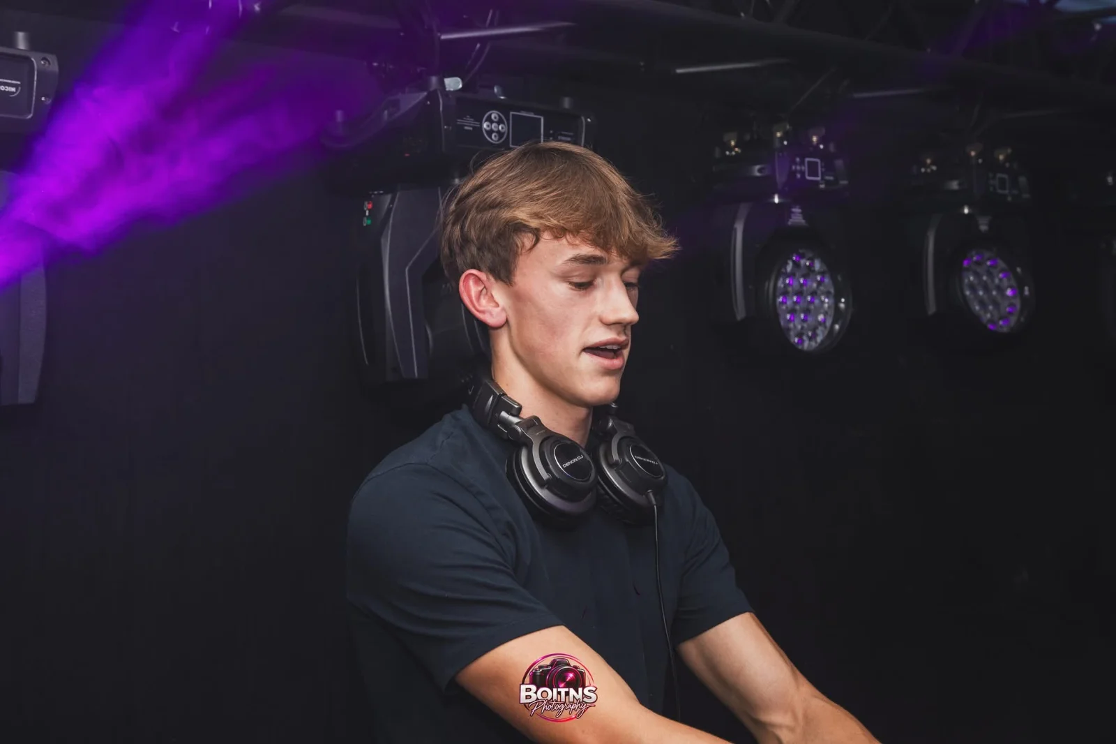 DJ Thorax aan het draaien